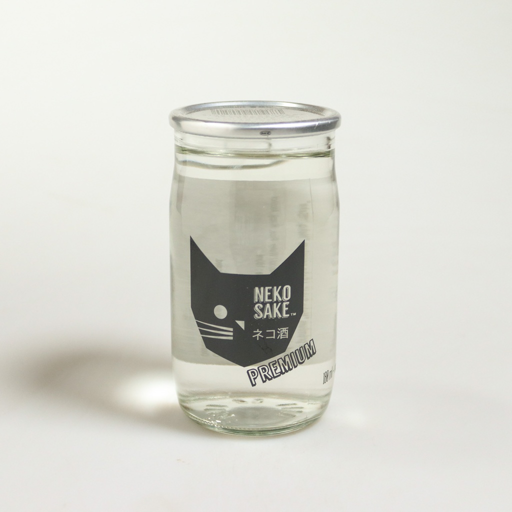 [D216] Saké dans son verre "Neko Premium"