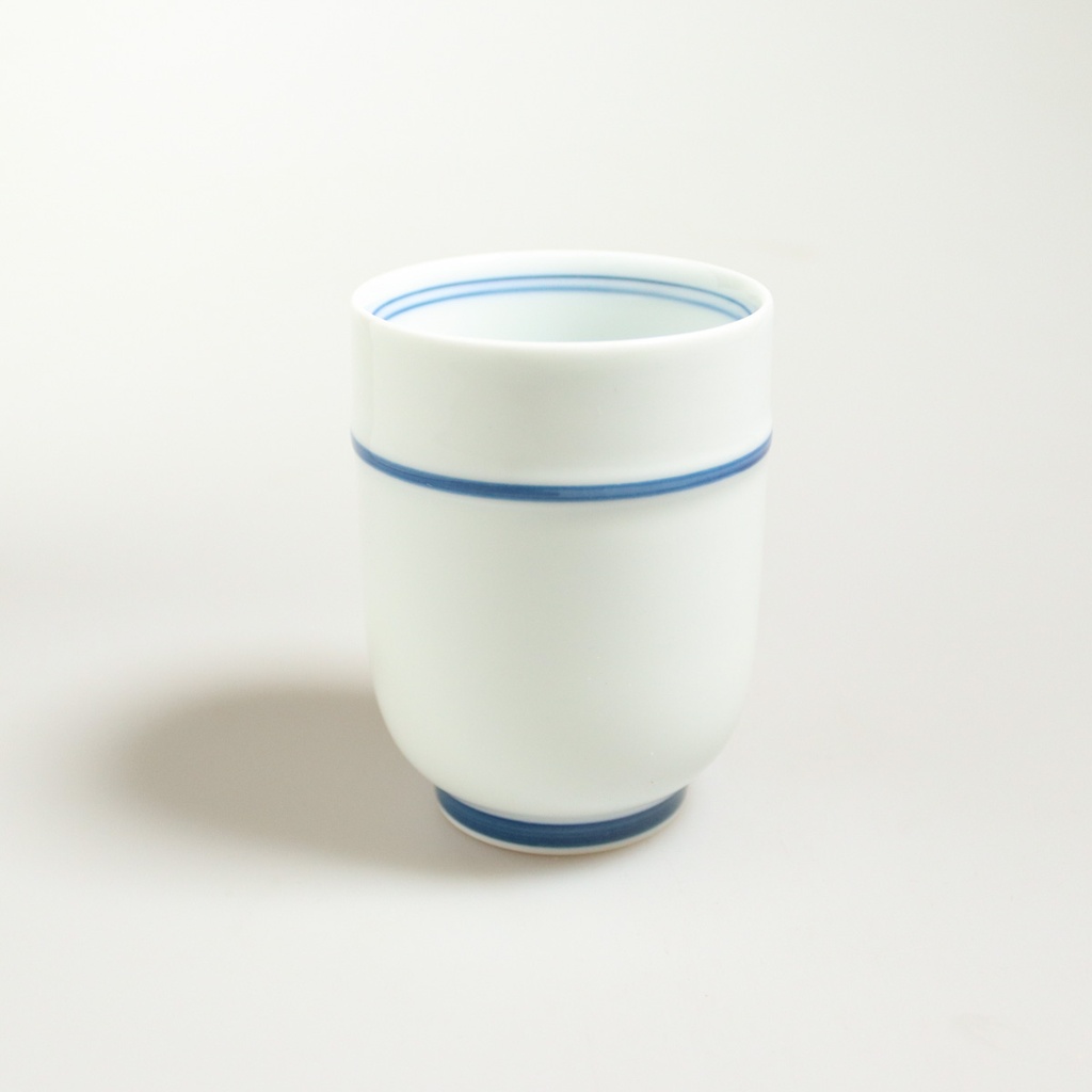 [J071] Hasami porcelain ‘Yumeji’ cup with blue border