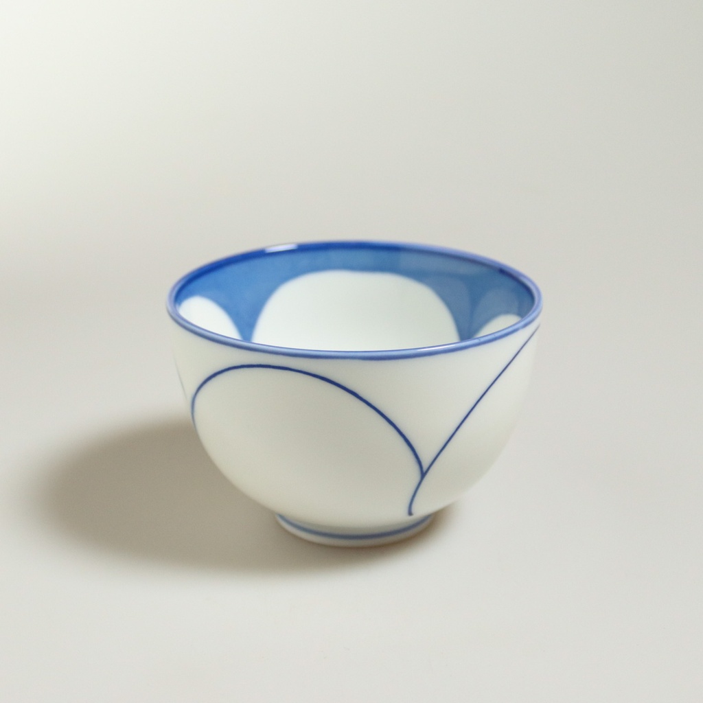 [J233] Small Bowl with White Flower Pattern