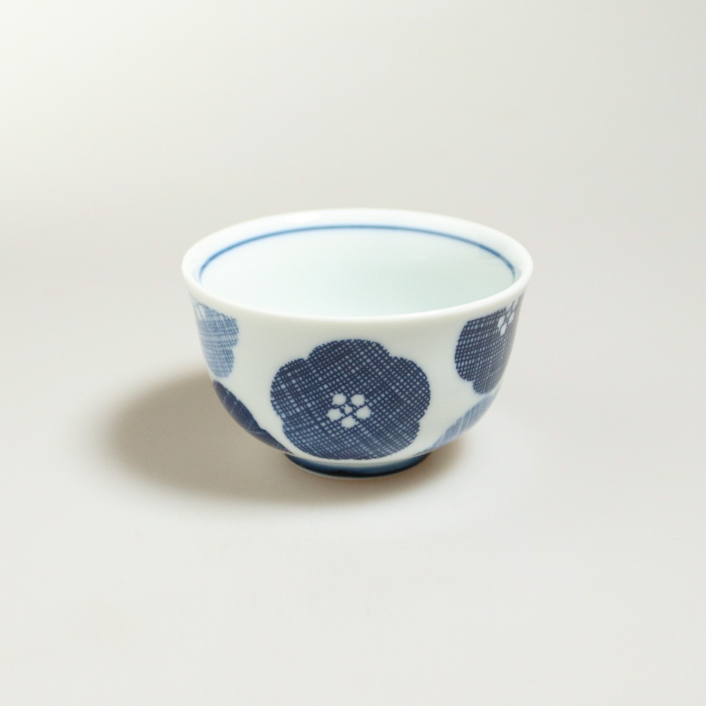 [J234] Small bowl with motif of fleur bleue