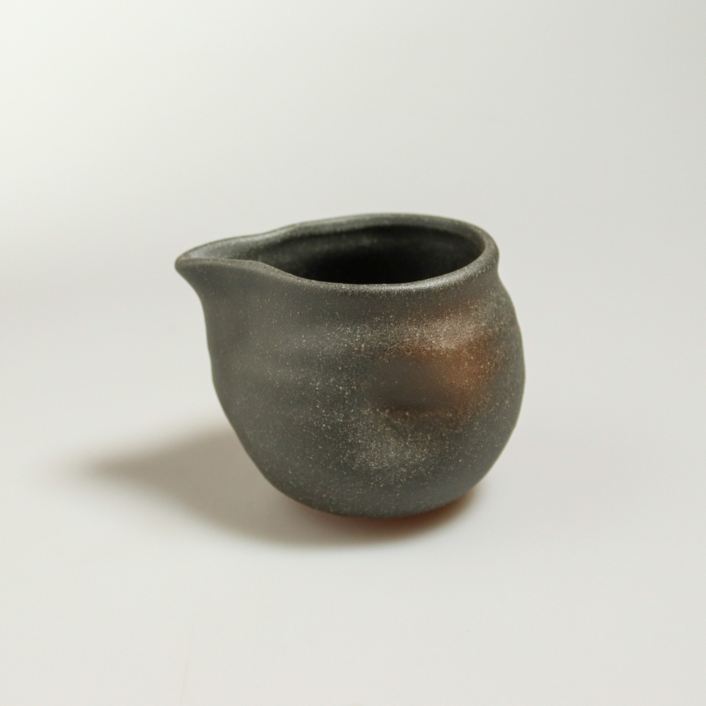 [J263] Fine Mino earthenware sauceboat “Kawakami”