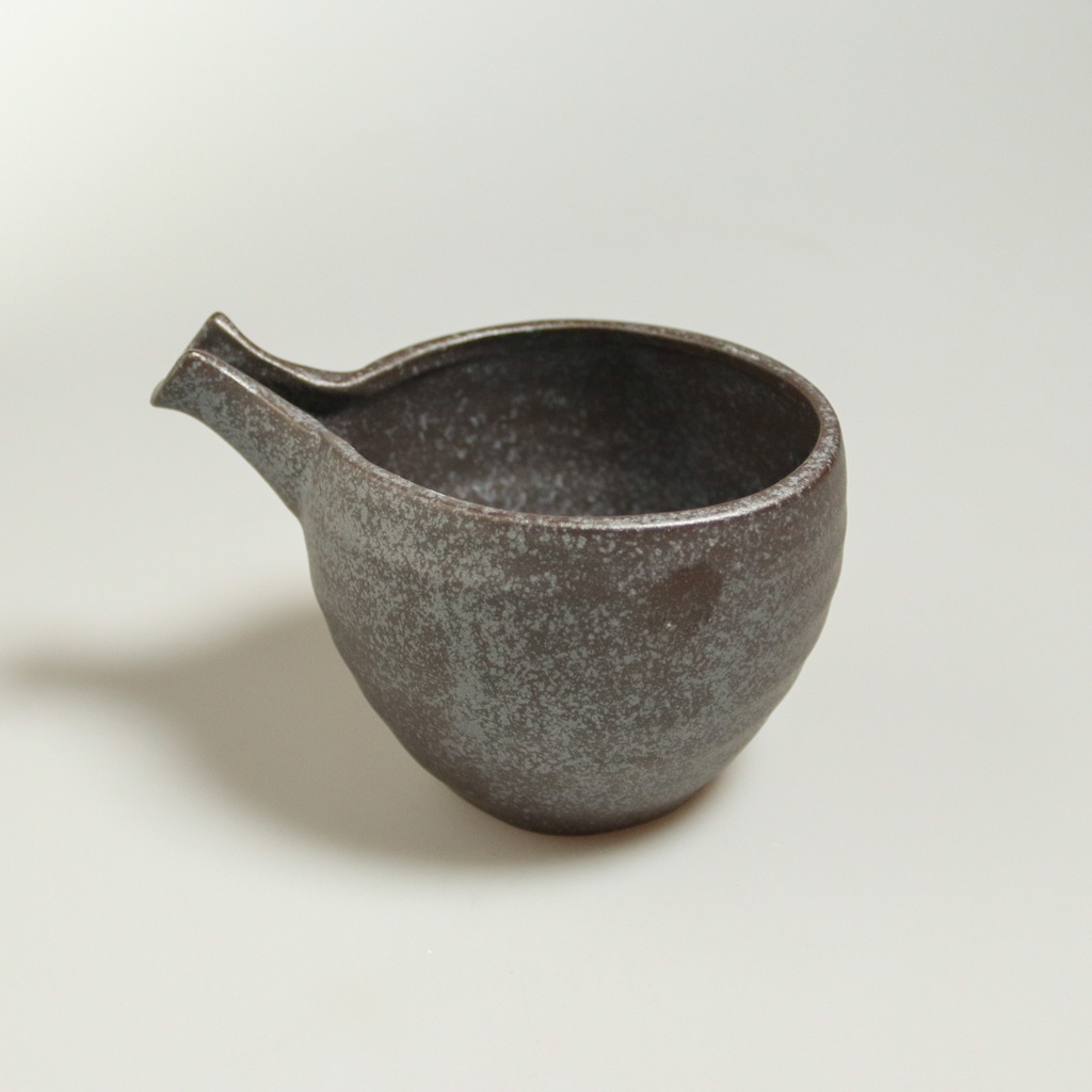 [J287] Sake carafe "Tetsu" in earthenware fine of Mino