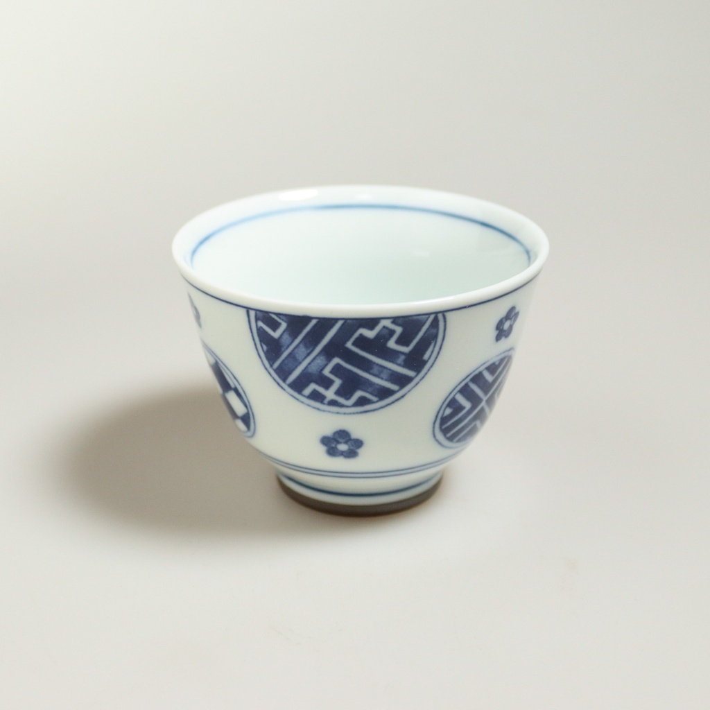 [J362] Petite tasse en porcelaine de Mino