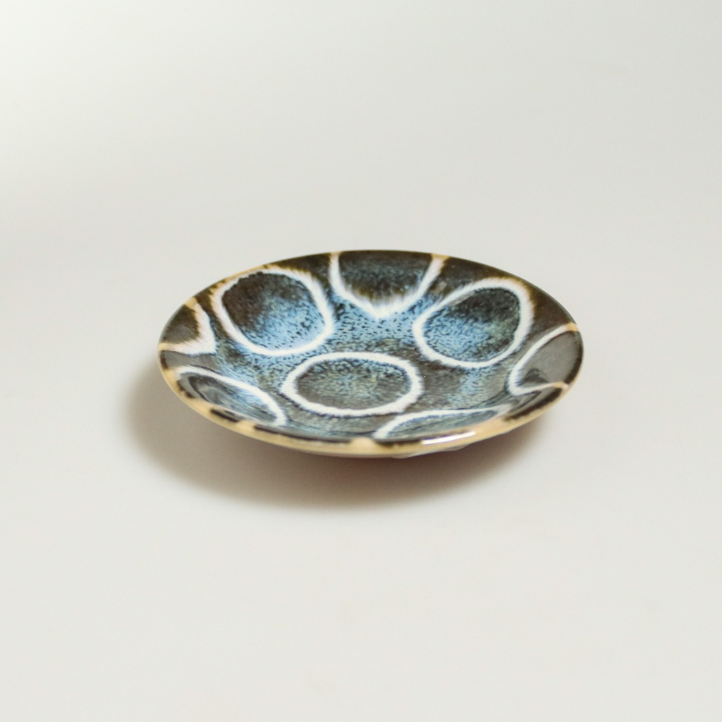 [J379] Small dishe "Momomaru" in porcelain of Mino