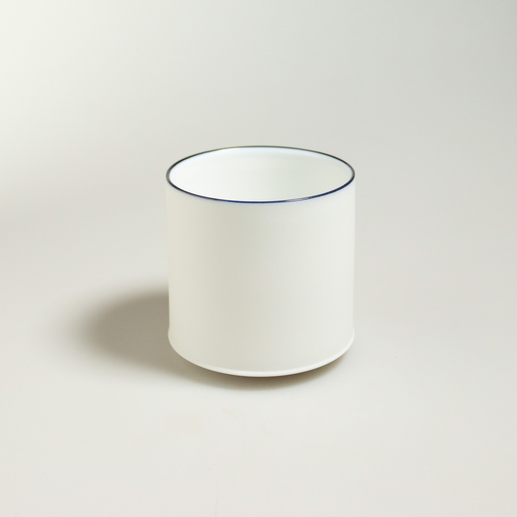 Cup in porcelain white of Mino
