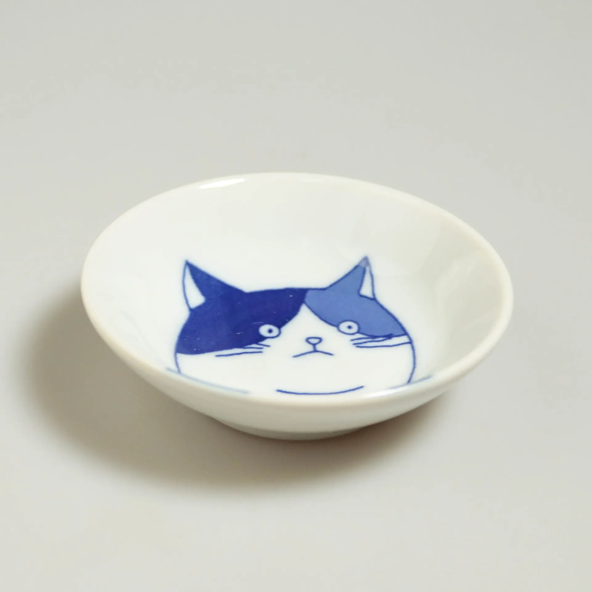 [J408b] Small dishe " Shichita " in porcelain of Mino