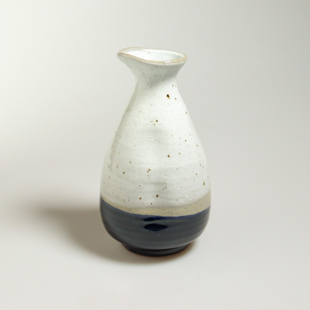[J433] Large sake decanter