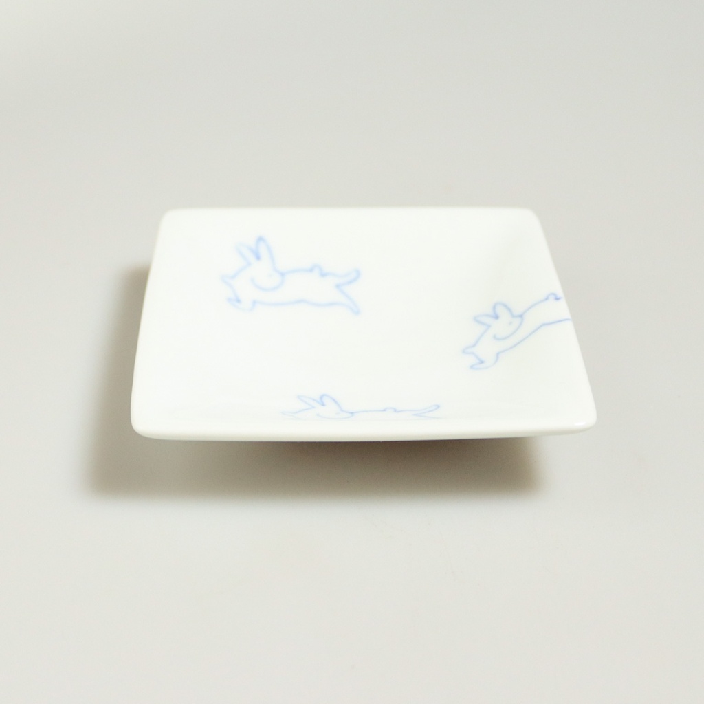 [J440] Plate "Petits lapins"
