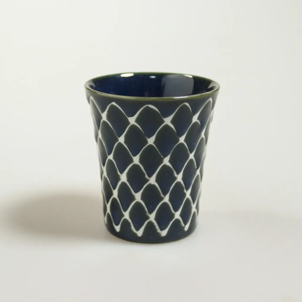 Verre à saké bleu (damier)