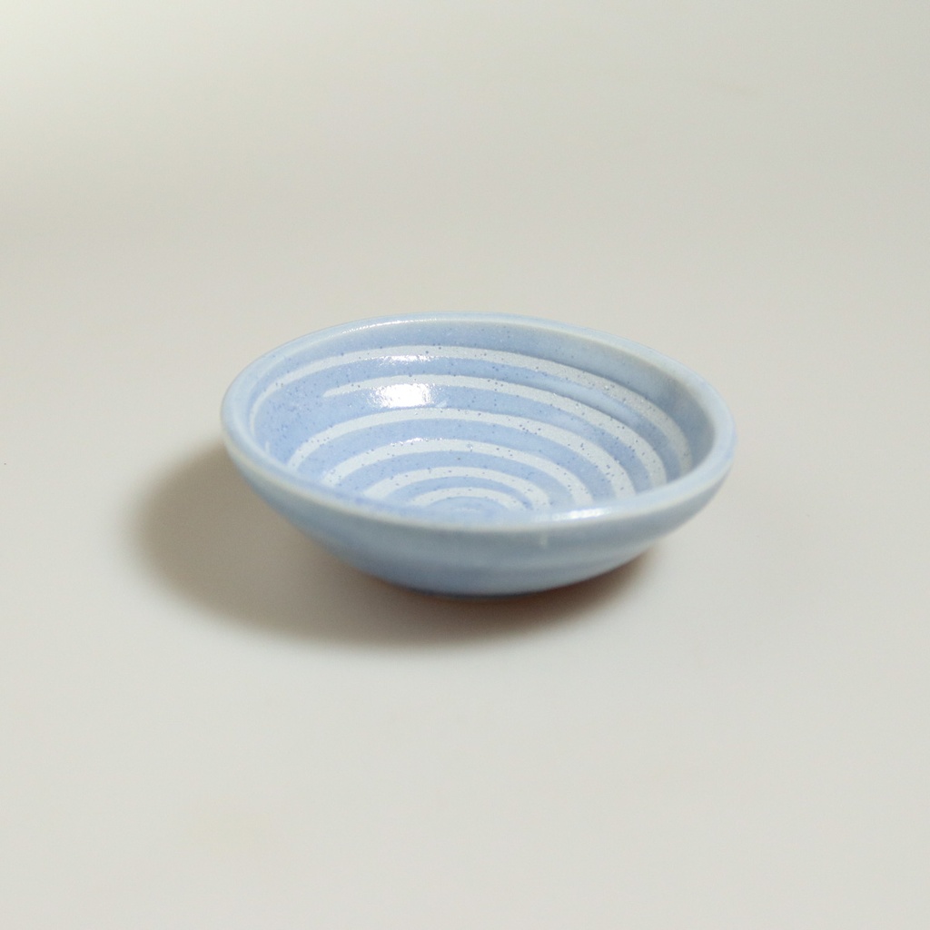 Small dish for soy sauce (white-twirl)